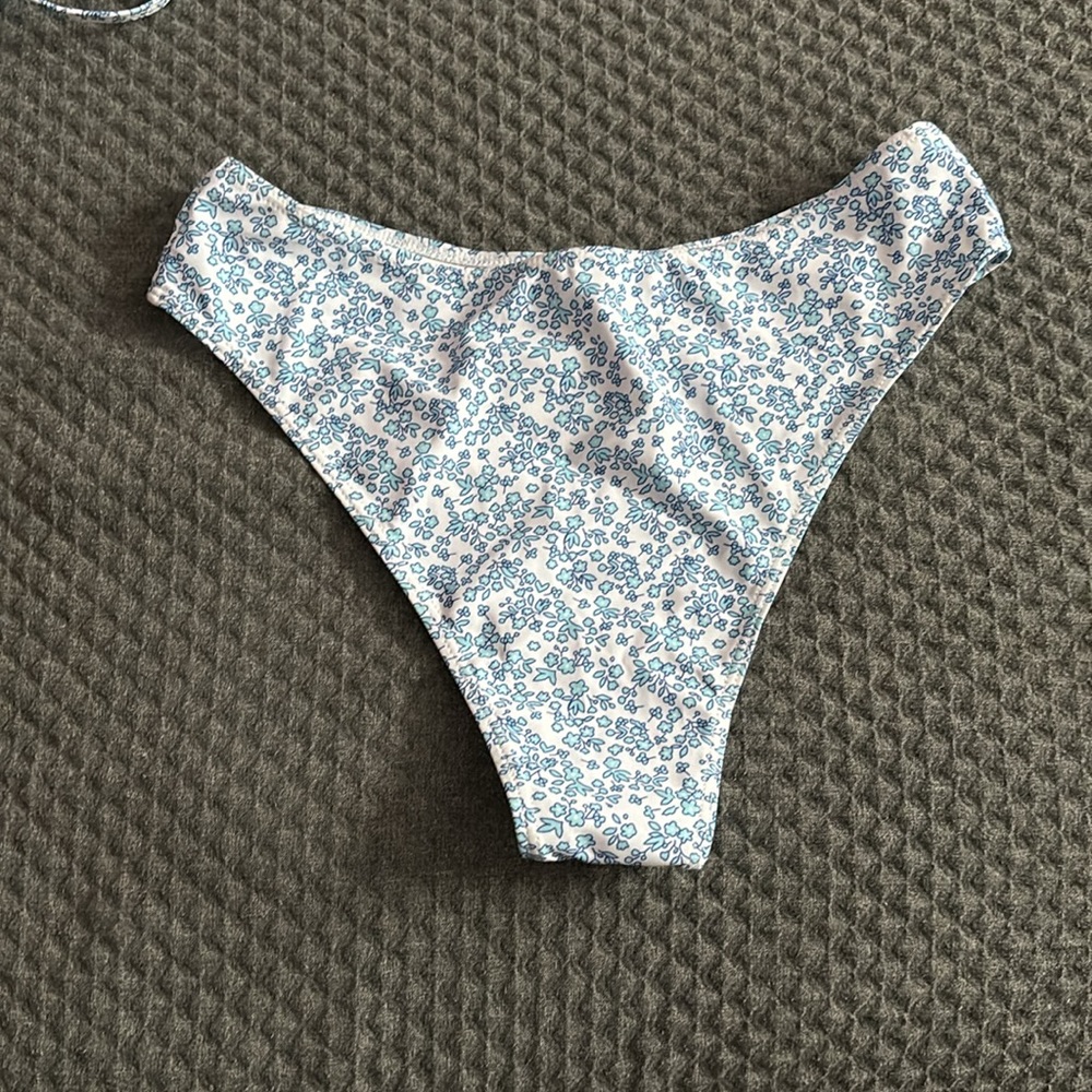 SHEIN Floral Bathing suit set - Picture 5 of 6